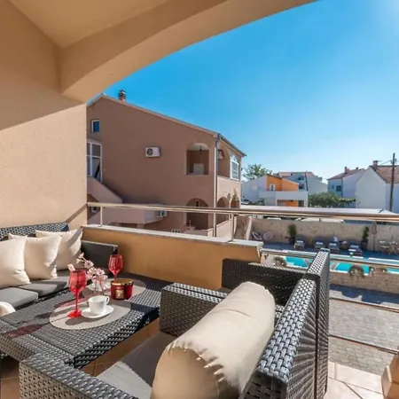 Julia - Two Bedroom 1 Apartment